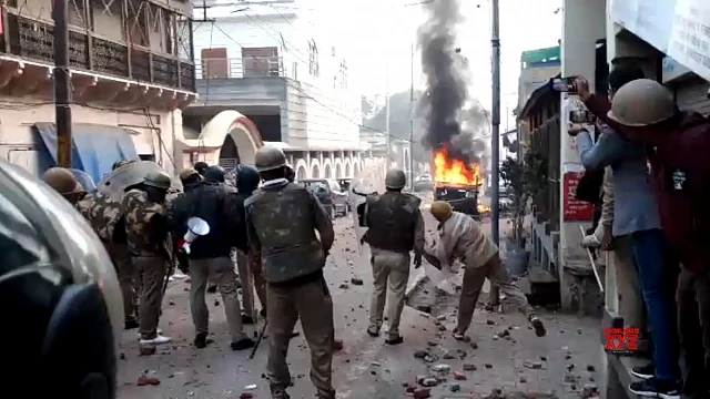 شہریت قانون: چوطرفہ دباؤ کے بعد یوگی حکومت نے کیا بے قصوروں کی گرفتاری کا اعتراف!