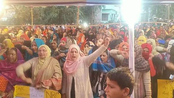 مظفرپور: شاہین باغ کی طرز پر خواتین کا غیر معینہ دھرنا، جنگ کو انجام تک پہنچانے کا عزم