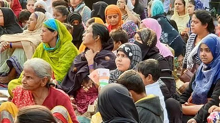شاہین باغ کی شاہینوں کی پرواز کو اپنی پرواز بتانے کی ناکام کوشش