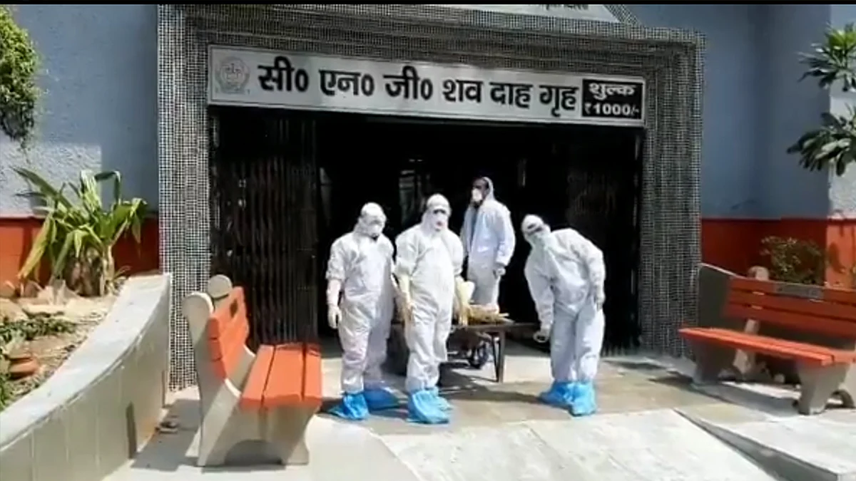 دہلی: کورونا سے جان گنوانے والی خاتون کی آخری رسومات حکام کی مداخلت کے بعد ادا