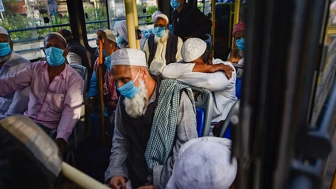 عالمی وباء پر فِرقہ پرستی حاوی... نواب علی اختر