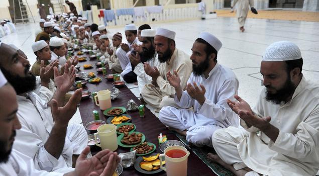 روزہ ایسی عبادت ہے جو ایک مضبوط سماج کی تشکیل میں مدد کرتا ہے