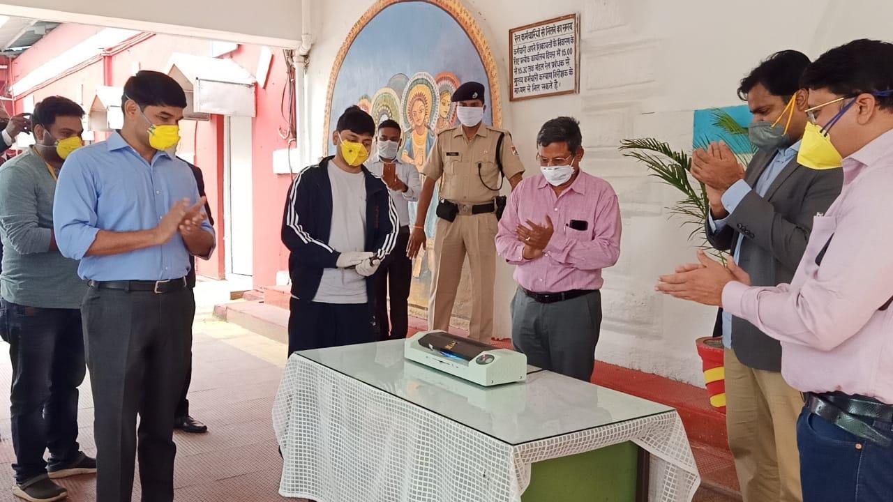 جھارکھنڈ: آئی اے ایس افسر نے تیار کی نوٹوں اور ٹکٹوں کو کورونا سے پاک کرنے کی مشین