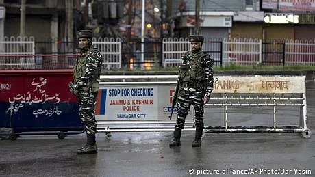 کشمیر کے بیشتر علاقوں میں دوبارہ لاک ڈاؤن، بازار و سڑکیں سنسان