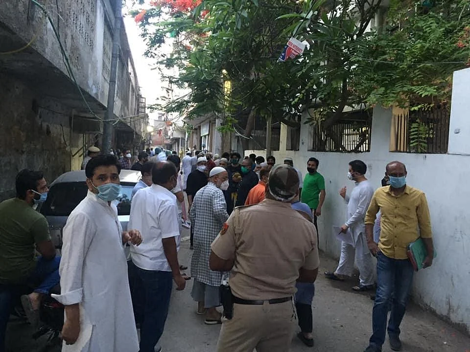 دہلی پولس ظفرالاسلام خان کو تھانہ لے جانے میں ناکام رہی کیونکہ...