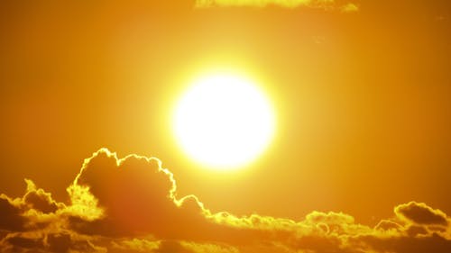 کیا ہمارے سورج کی روشنی کمزور پڑ رہی ہے ؟