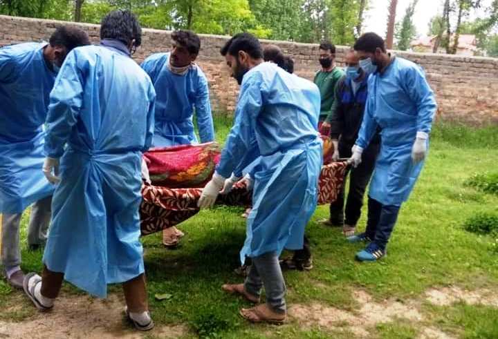 کشمیری مسلمانوں نے پنجاب کے غیر مسلم بڑھئی کی آخری رسومات انجام دیں