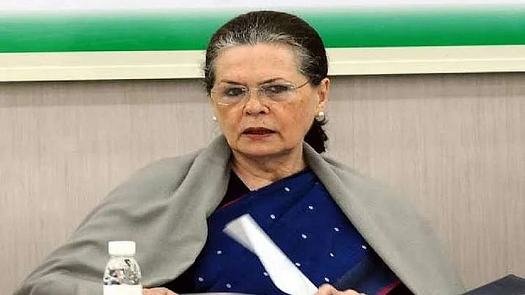 ’کورونا سے متعلق تمام ہدایات پر عمل کرتے ہوئے دیوالی منائیں‘ کانگریس صدر سونیا گاندھی کا پیغام