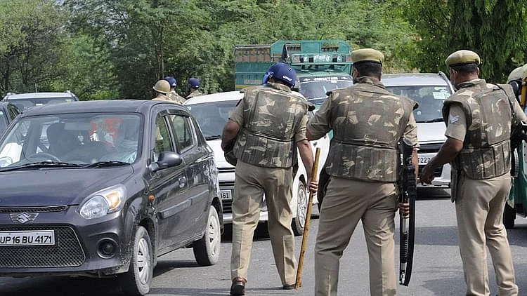 وکاس دوبے کے دو ساتھیوں کو 4 دن کے ٹرانزٹ ریمانڈ پر بھیجا گیا
