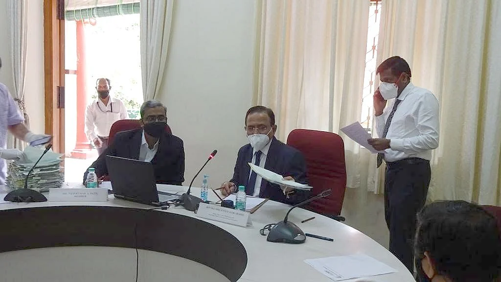 تلنگانہ کے ضلع کریم نگر میں جونیئر وکلاء کو مشکلات، ورچول موبائل کورٹ کا قیام