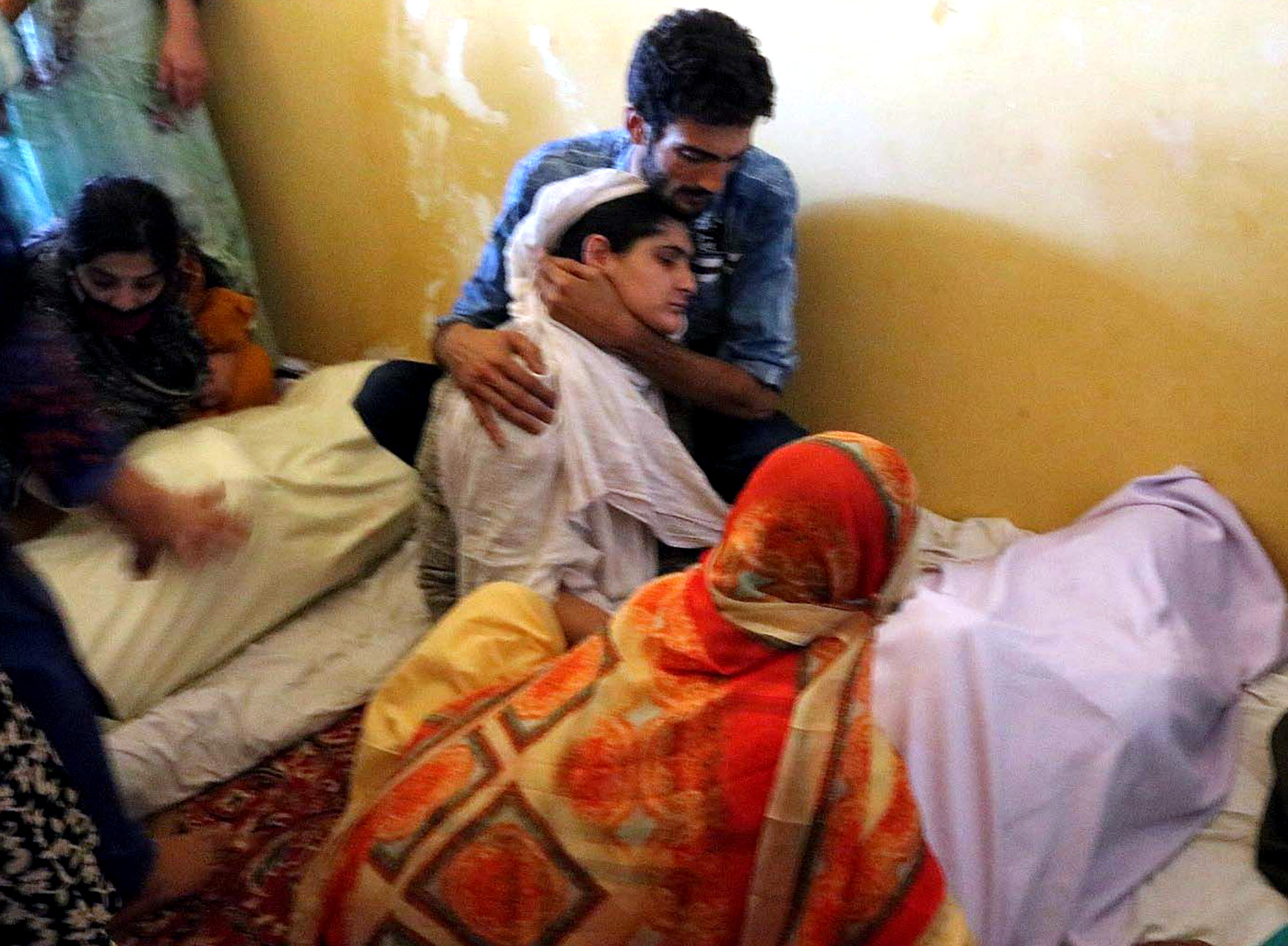 بانڈی پورہ میں مہلوک بی جے پی لیڈر سپرد خاک، کئی پارٹی لیڈروں نے جنازے میں کی شرکت