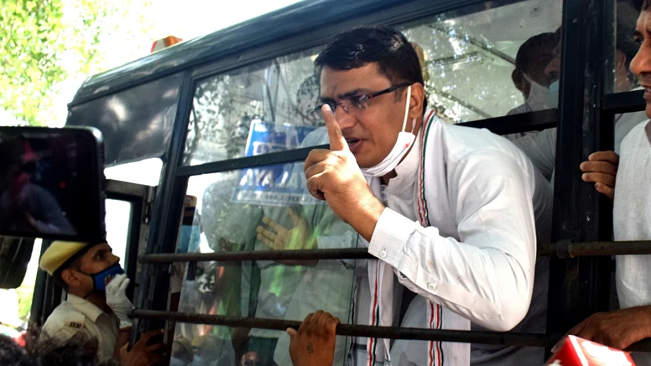 راج نیواس مارچ: دہلی کانگریس صدر سمیت کئی پارٹی کارکنان کو پولس نے حراست میں لیا