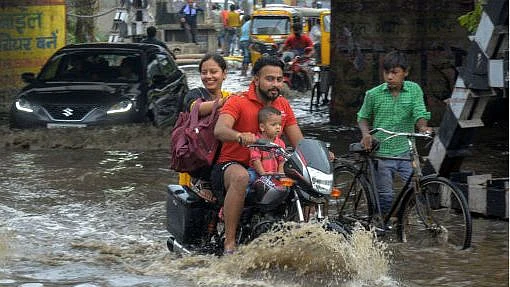 اترپردیش: 12 اضلاع کے تین سو سے زیادہ گاؤں سیلاب سے متاثر