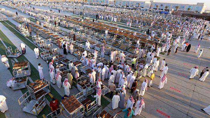 سعودی عرب: مشہور عنیزہ کھجور کا سالانہ میلہ اپنے عروج پر