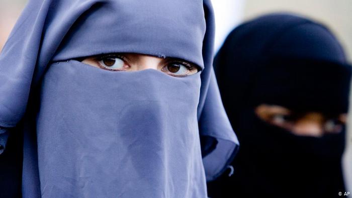 ہالينڈ ميں برقع پر پابندی کا ايک سال، مسلمانوں کو تشدد اور امتيازی رويوں کا سامنا