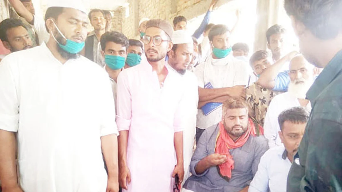 مظفر پور: جنم اشٹمی پر 500 لوگوں کی بھیڑ جمع کر قانون توڑا اکثریتی طبقہ نے، پولس نے پیٹا اقلیتی طبقہ کو