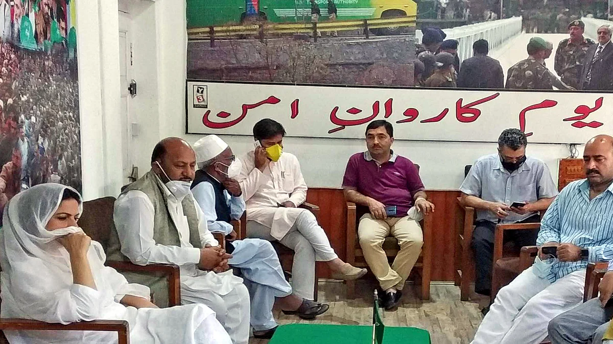 پی ڈی پی لیڈران کو میٹنگ میں شرکت کرنے سے روکنا آئین کے منافی: نیشنل کانفرنس
