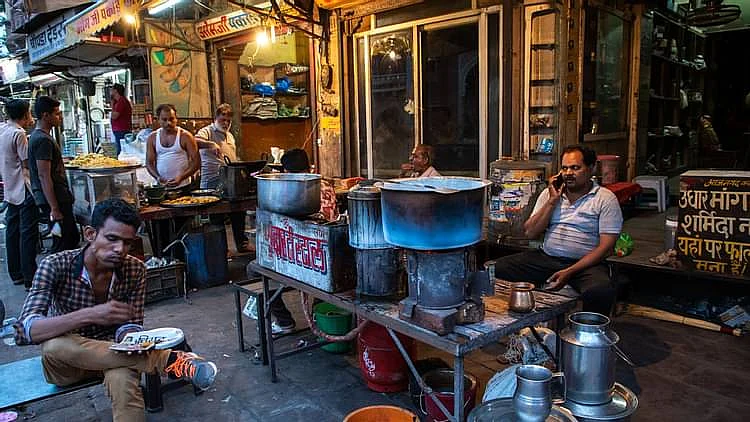 جی ڈی پی میں 24 فیصد کا غوطہ تباہ معیشت کی نصف داستان ہے، پکچر ابھی باقی ہے!