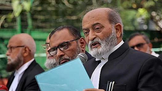 اہم خبریں: سینئر وکیل ظفریاب جیلانی کو ’برین ہیمریج‘، میدانتا اسپتال میں داخل