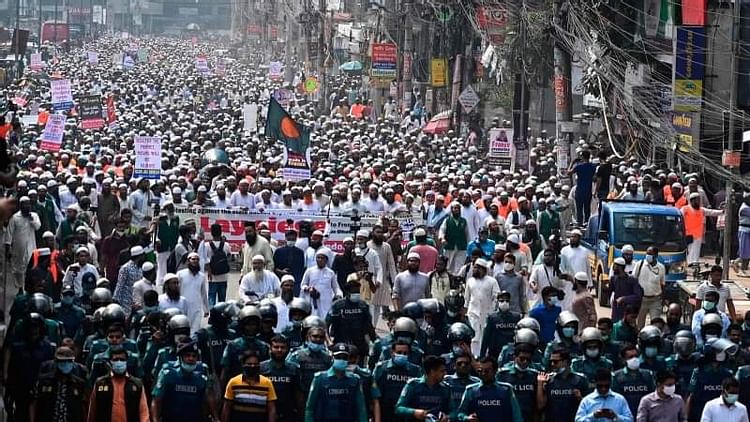 پیغمبر محمدؐ کے متنازعہ کارٹون معاملہ پر بنگلہ دیش میں فرانسیسی صدر کے خلاف پھوٹا غصہ