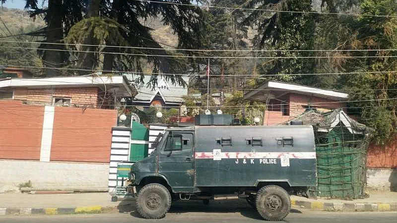 عید میلاد النبی: کشمیر انتظامیہ نے فاروق عبد اللہ کو حضرت بل جانے سے روکا، محبوبہ کا اظہارِ تشویش