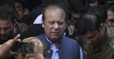 پاکستان: ہوٹل کا دروازہ توڑ کر نواز شریف کے داماد صفدر کو پولس نے کیا گرفتار
