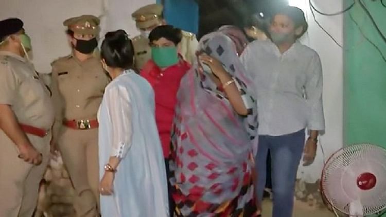 ہاتھرس اجتماعی عصمت دری معاملہ نے لیا نیا موڑ، چار میں سے ایک ملزم ہے نابالغ!