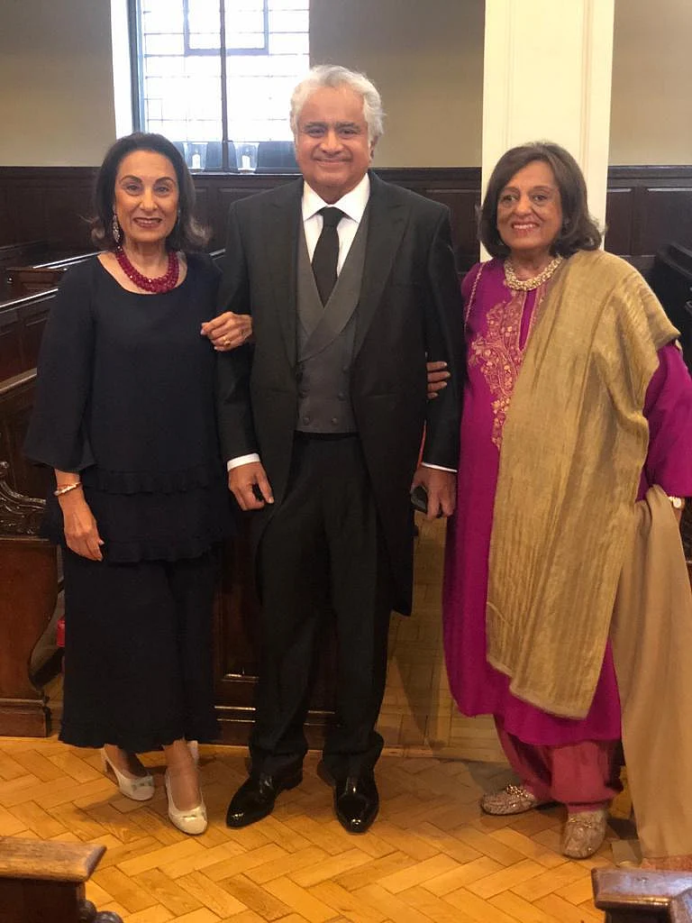 سابق سالیسٹر جنرل ہریش سالوے نے 65 سال کی عمر میں کی دوسری شادی، دلہن کے ساتھ دیکھیے تصویریں