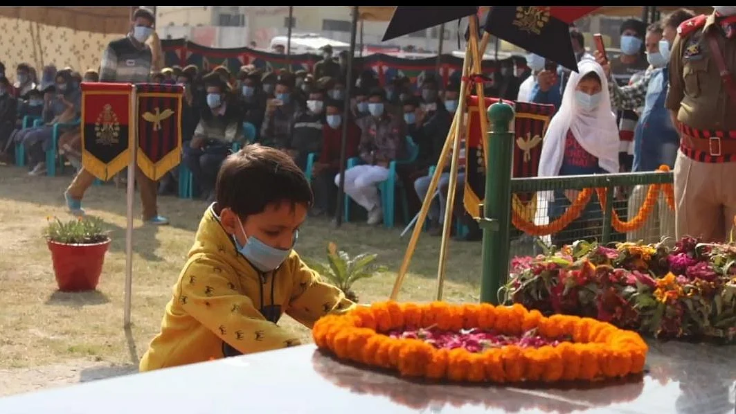 جموں و کشمیر میں گزشتہ تین دہائیوں کے دوران 1500 پولیس اہلکار جاں بحق