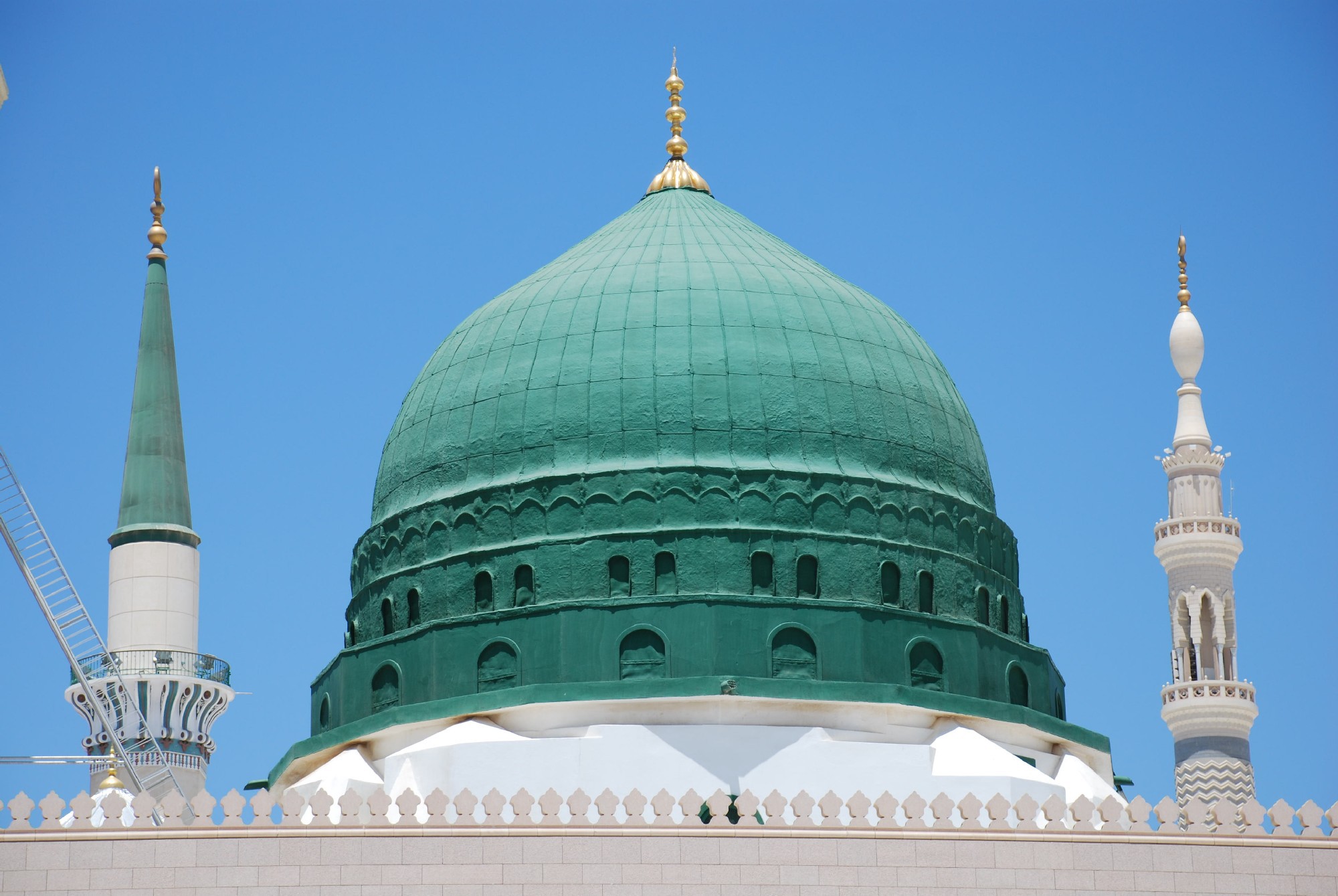 جشن عید میلاد النبی: ’حضرت محمد ؐ کے اصولوں پر عمل کریں تو دنیا سے سارے فتنے ختم ہو سکتے ہیں‘