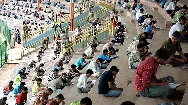 لاک ڈاؤن ہٹنے کے بعد بھی بڑھ رہا بحران، اکتوبر میں بے روزگاری مزید بڑھی!