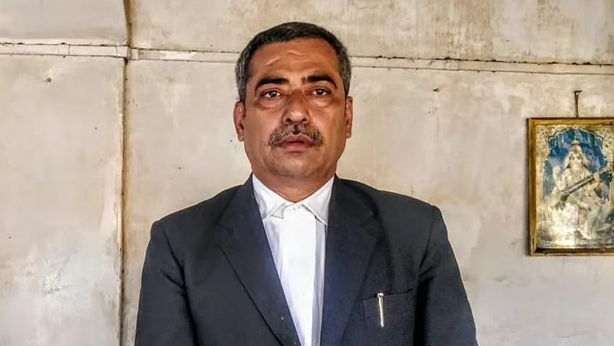اناؤ عصمت دری کیس: کلدیپ سینگر کے خلاف کیس لڑنے والے وکیل کا انتقال