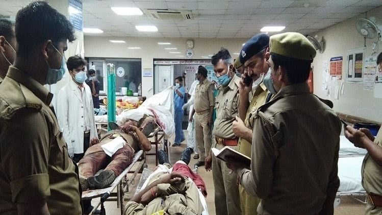 وکاس دوبے معاملہ: ایس آئی ٹی نے 3200 صفحات پر مبنی رپورٹ یوگی حکومت کو سونپی، پولس و انتظامیہ پر اٹھے سوال!