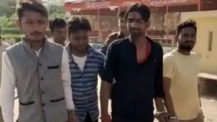 اتر پردیش: متھرا مسجد میں ہنومان چالیسا پڑھنے والے چاروں نوجوانوں کو بھیجا گیا جیل