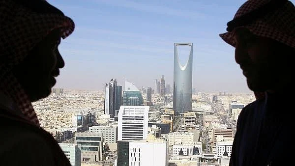 سعودی عرب: شہریوں کی کم سے کم اُجرت 4000 ریال تک بڑھانے کا اعلان / العربیہ ڈاٹ نیٹ