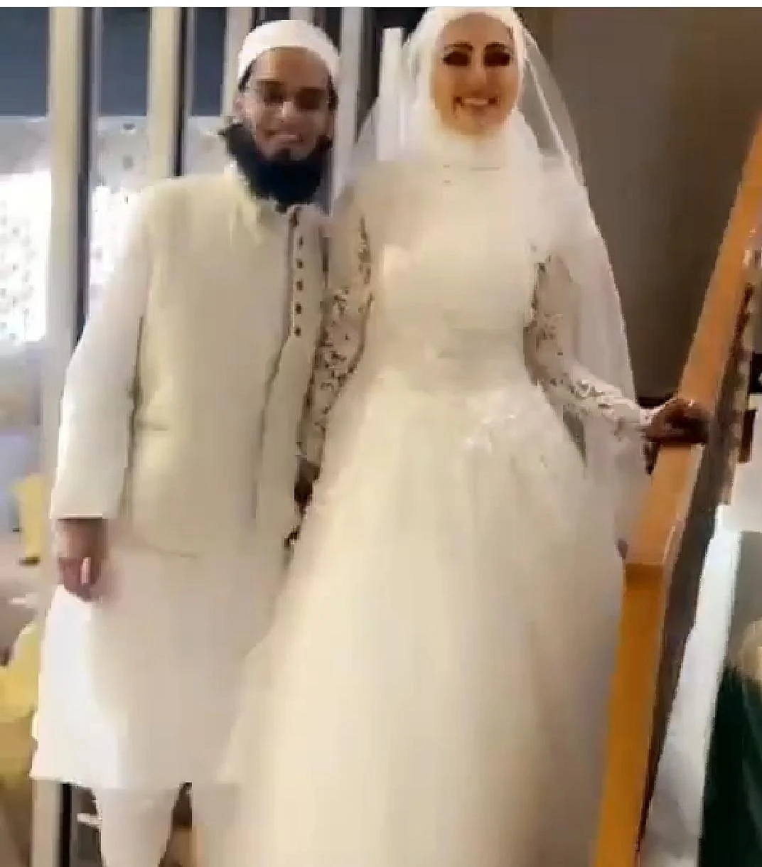اسلام کی خاطر بالی ووڈ کو الوِداع کہنے والی اداکارہ ثناء خان نے مفتی انس کے ساتھ رچائی شادی