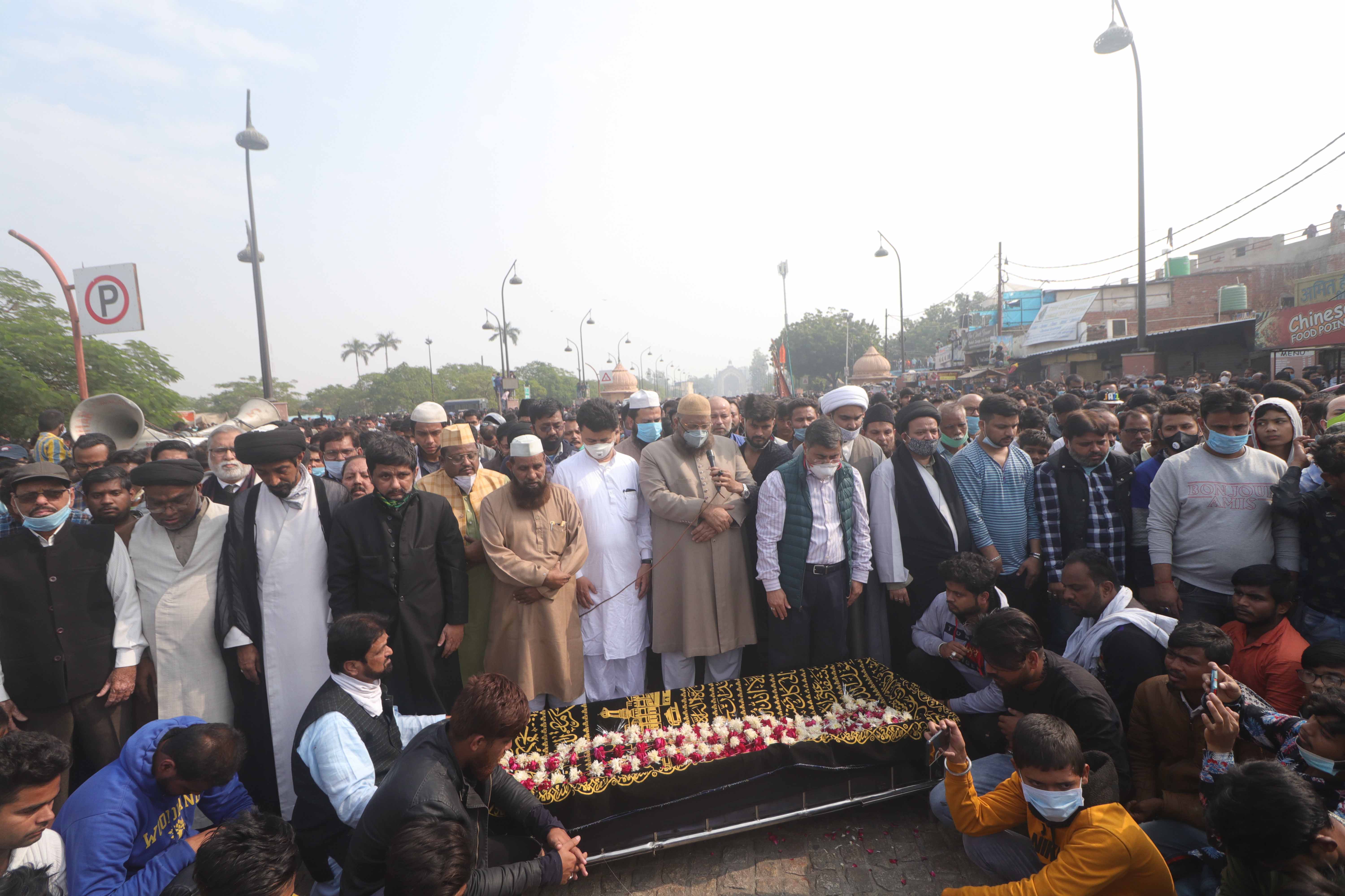 مولانا کلب صادق کی ’غفرانماب‘ میں تدفین، آیت اللہ مہدی مہدوی نے پڑھائی نمازِ جنازہ