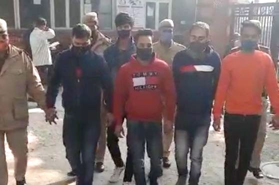 دہلی: فرضی کال سینٹر میں ملازمت کا وعدہ کر کے ٹھگی کرنے والے 11 افراد گرفتار