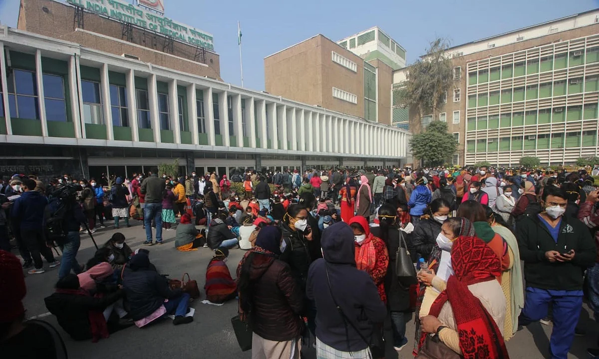 ایمس میں نرسنگ اسٹاف کی ہڑتال / تصویر قومی آواز / ویپن