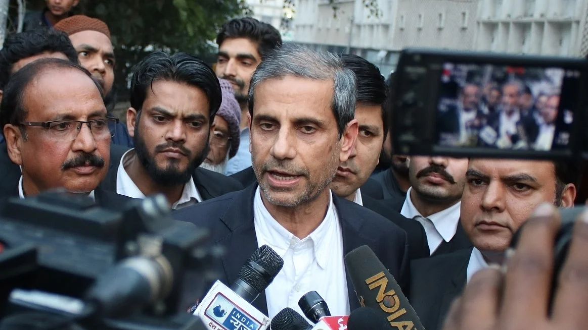 اہم خبریں: محمود پراچہ کے دفتر پر دہلی پولیس کا چھاپہ