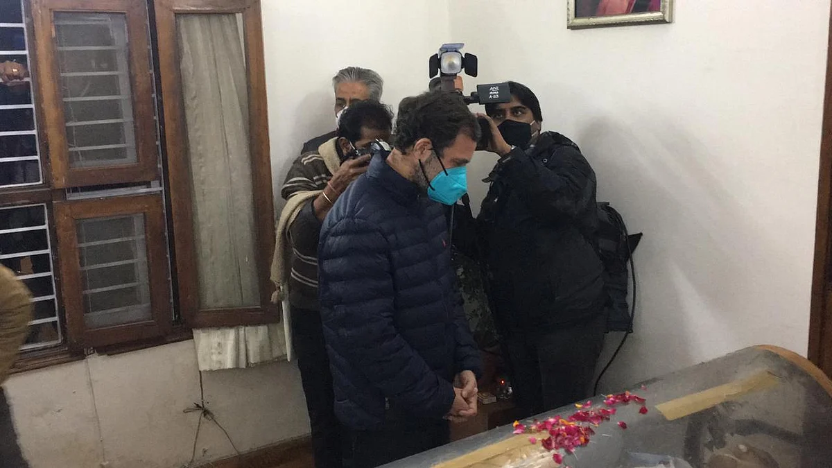 موتی لال وورا کا آخری دیدار کرنے پہنچیں کئی اہم ہستیاں، دیکھیں تصویری جھلکیاں