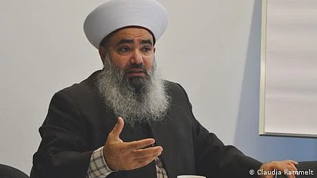 مسلمان فرانسیسی حکومت سے بات چیت کریں، معروف مسلمان عالم