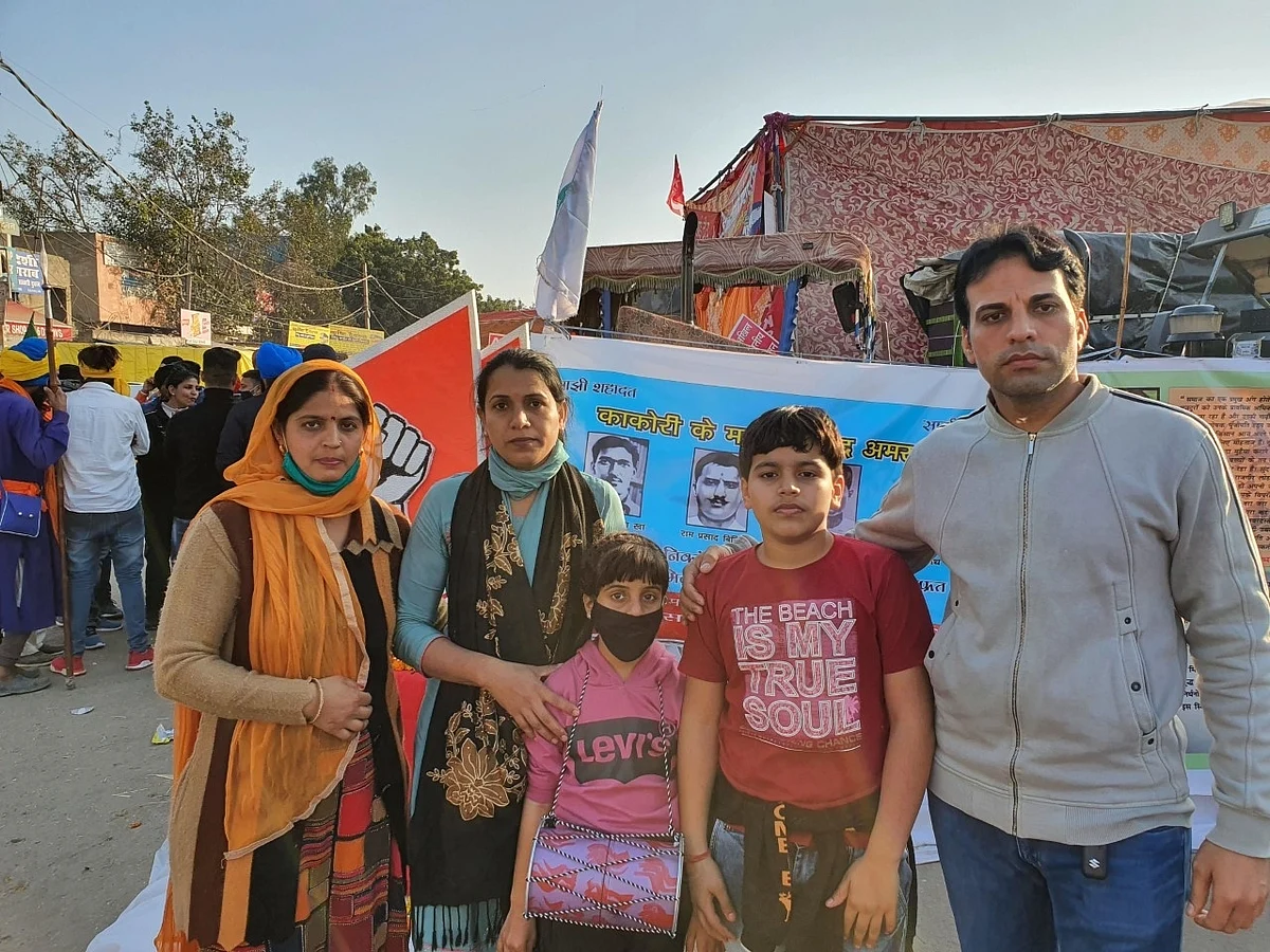 کسان تحریک کے دلچسپ انداز، کہیں خون کا عطیہ تو کہیں ٹیٹو بنواکر احتجاج