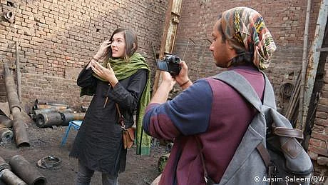 ان گنت کہانيوں والے ملک پاکستان ميں کہانياں سنانے والوں کی قدر نہيں