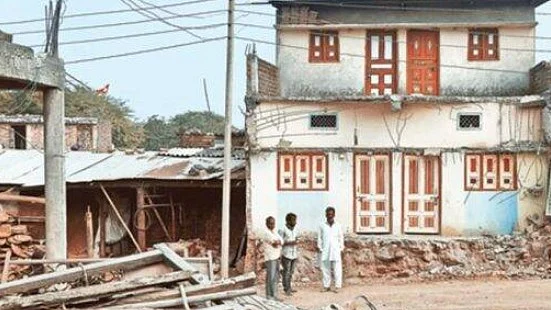 اندور میں ہوئے پتھراؤ کے بعد اقلیتوں پر ظلم کی انتہا، توڑے گئے مزید 13 گھر