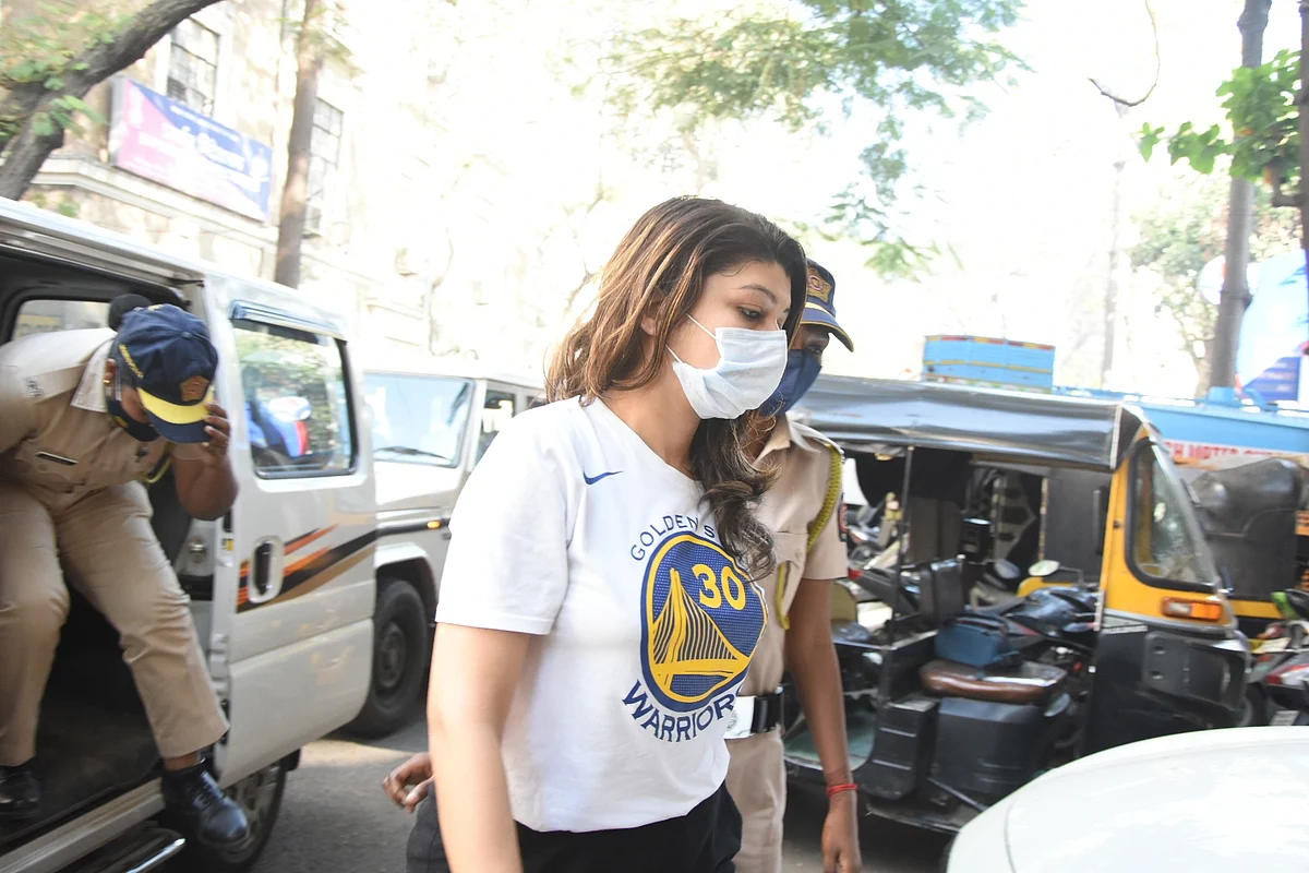 ڈرگ معاملہ: نواب ملک کے گرفتار داماد کے خلاف کارروائی جاری، این سی بی نے کی چھاپہ ماری