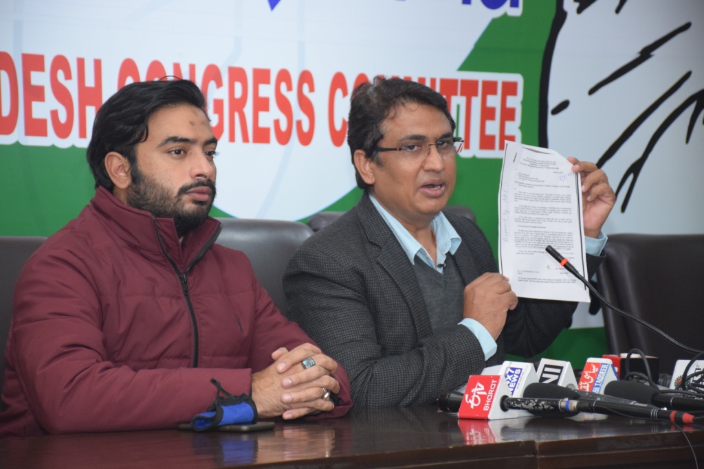 ہنومان مندر توڑے جانے پر بی جے پی-عآپ کے خلاف کانگریس کا مظاہرہ