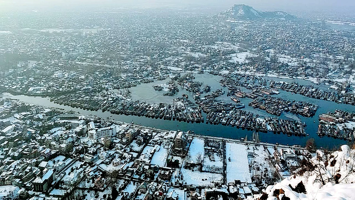 کشمیر: ریکارڈ ساز سردیاں جاری، آبی ذخائر منجمد