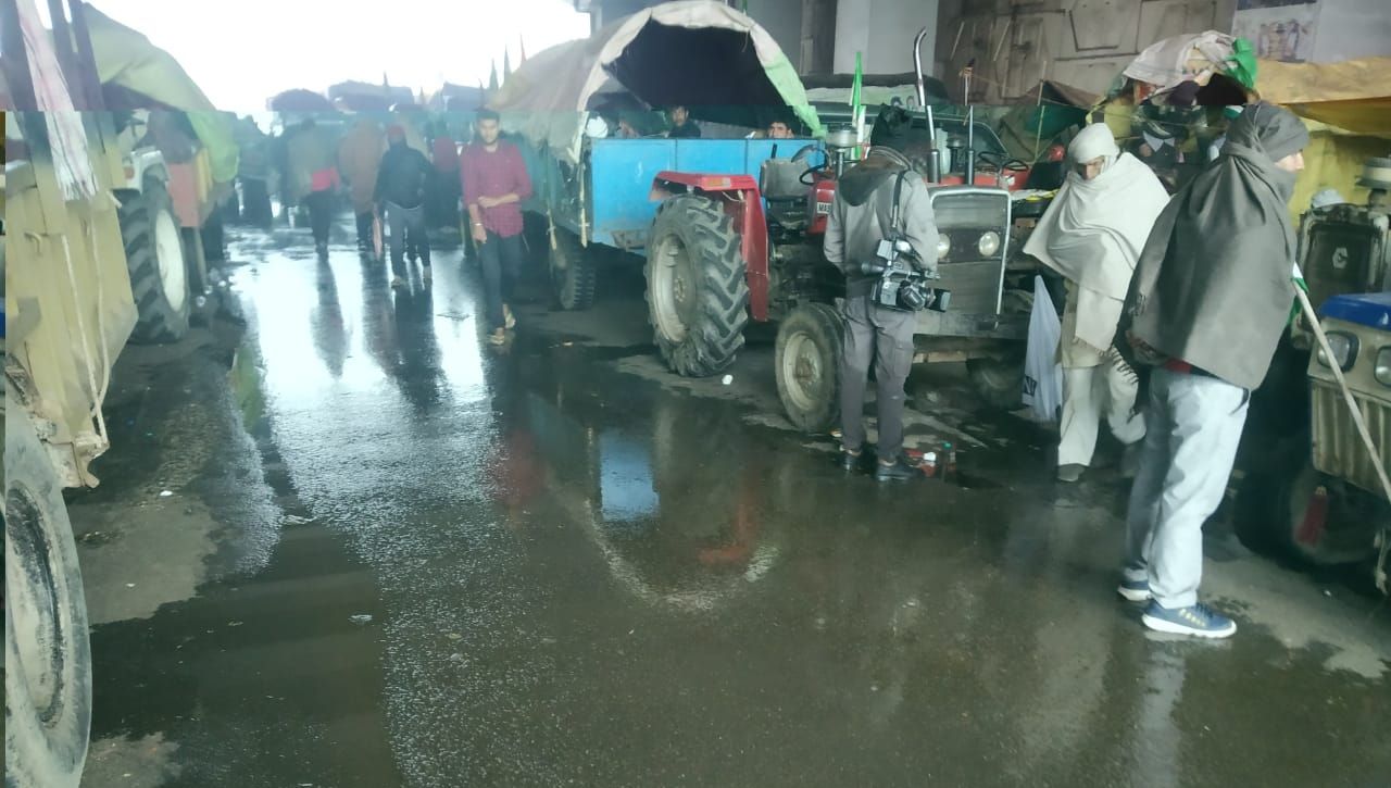 حکومت کا رویہ، سخت سردی اور بارش، کوئی بھی کسانوں کے حوصلے پست نہیں کر پایا