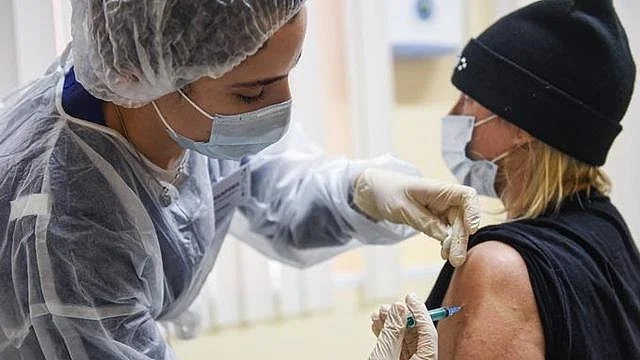 دنیا میں کورونا سے 20 لاکھ سے زیادہ افراد ہلاک، متاثرین کی تعداد 9.5 کروڑ سے متجاوز